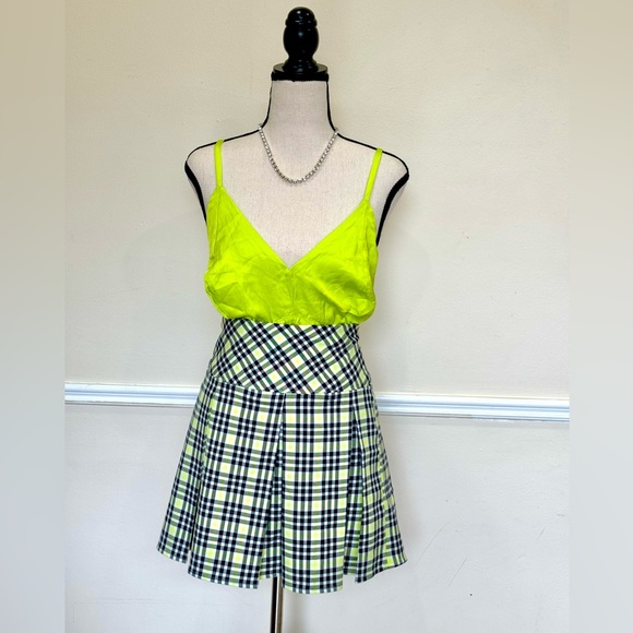 Neon green crop top and green checked tennis mini skirt. Both L - Picture 3 of 3